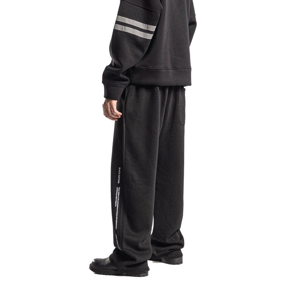 Black v44 sweatpants